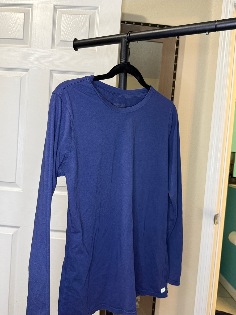 Women’s navy under scrub LS shirt